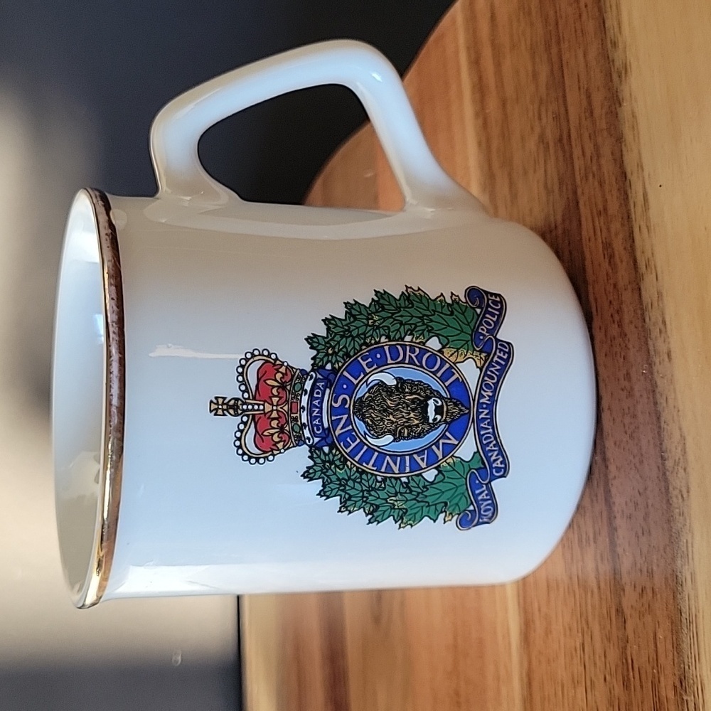 RCMP mug, guc - no chips